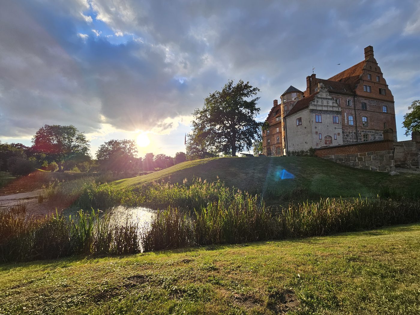 Schloss Ulrichshusen in der Abendsonne